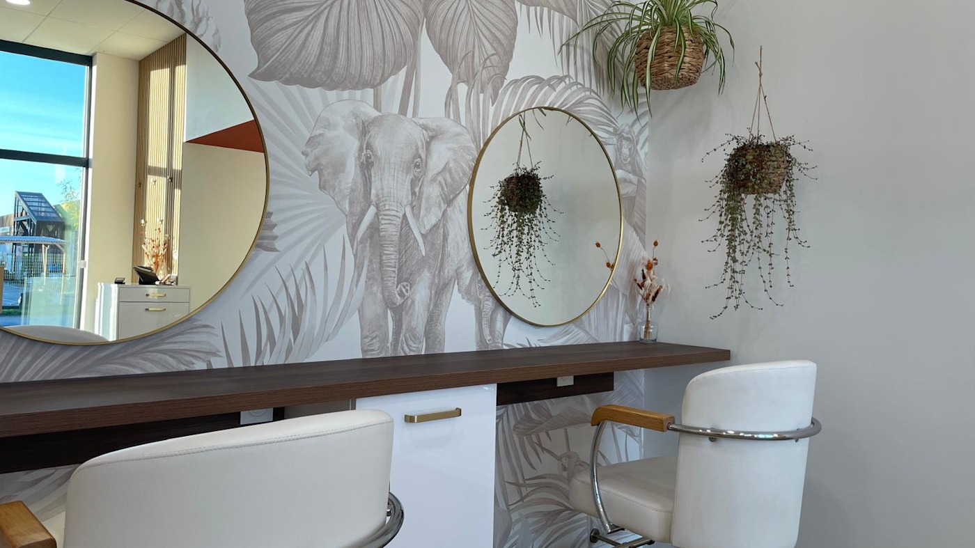 Espace coiffure Symbioz, postes équipés à Saint-Hilaire-de-Chaléons